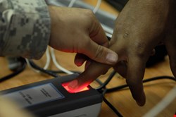 A US Army soldier captures a fingerprint with the Biometrics Automated Toolset (BAT)